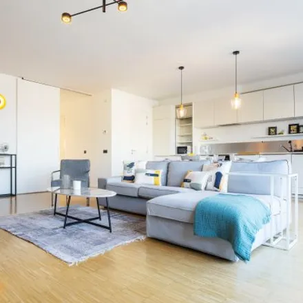 Rent this 4 bed apartment on Rue Royale - Koningsstraat 213 in 1210 Saint-Josse-ten-Noode - Sint-Joost-ten-Node, Belgium