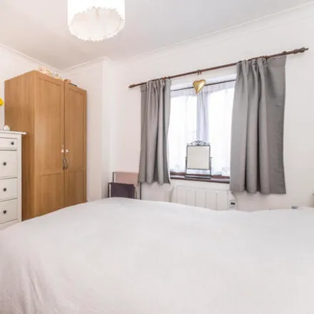 Image 7 - Kipling Court, Tennyson Road, London, W7 1LN, United Kingdom - Apartment for sale