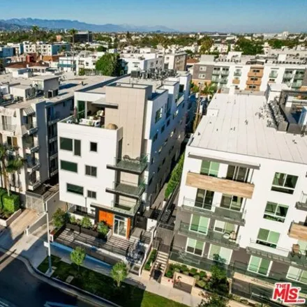 Rent this 1 bed condo on 196 South Croft Avenue in Los Angeles, CA 90048