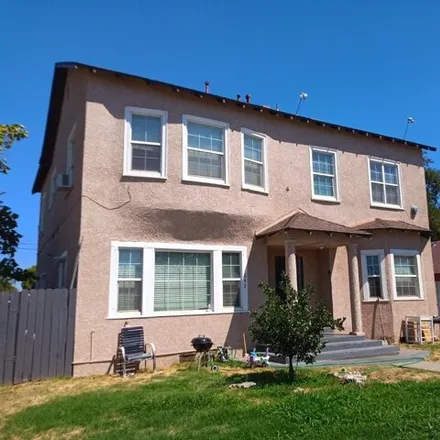 Buy this 9 bed house on 2 East Thomas Avenue in Fresno, CA 93728