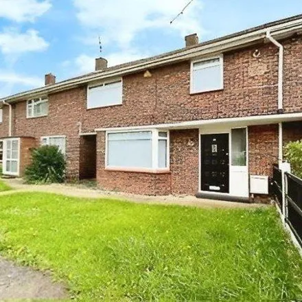 Rent this 3 bed townhouse on Grimston Road in Basildon, SS14 3NQ