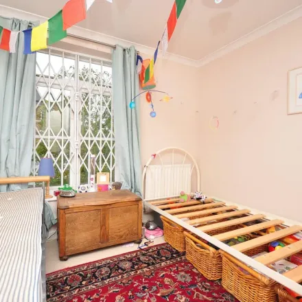 Rent this 2 bed apartment on Crofton Avenue in London, W4 3EW