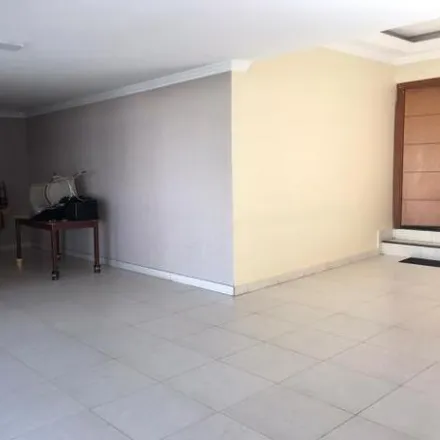 Buy this 5 bed house on Praça Lincoln in Presidente Roosevelt, Uberlândia - MG