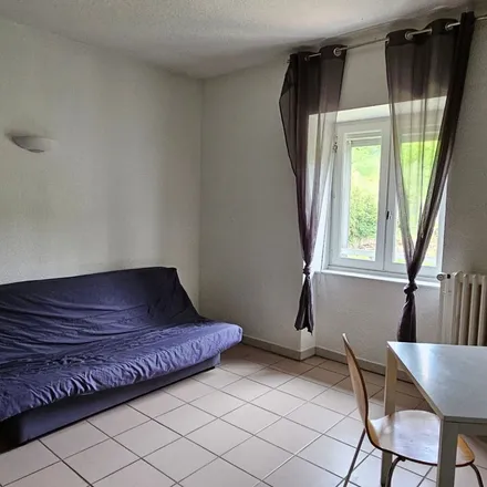 Image 2 - 4 Place de l'Hôtel de Ville, 07000 Privas, France - Apartment for rent