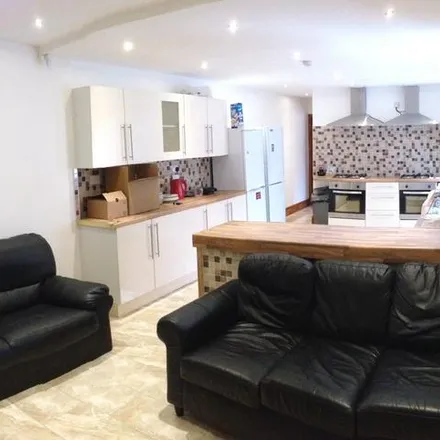 Rent this 9 bed townhouse on 240 Dawlish Road in Selly Oak, B29 7AT