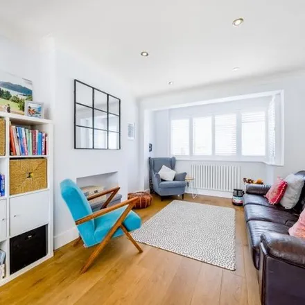 Rent this 4 bed apartment on Hassocks Road in Lonesome, London