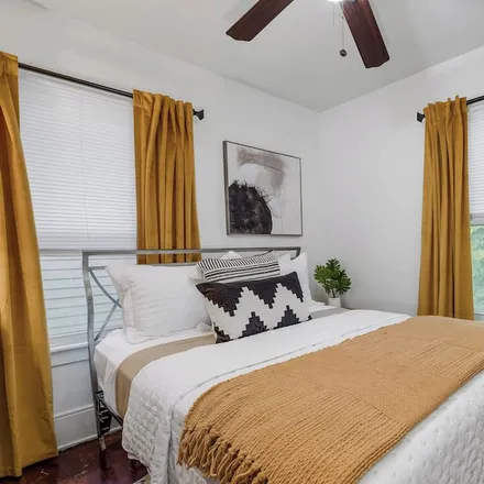 Rent this 2 bed apartment on Ypsilanti in MI, 48197