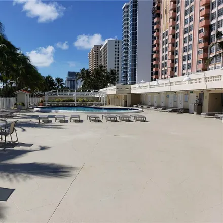 Image 5 - 2899 Collins Avenue, Miami Beach, FL 33140, USA - Condo for rent