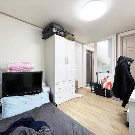 Rent this studio apartment on 서울특별시 광진구 군자동 93-36