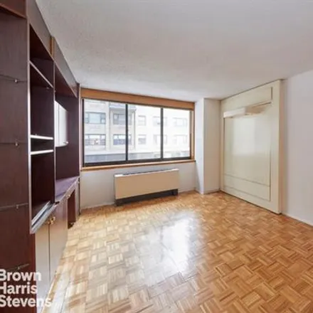 Image 4 - 250 EAST 40TH STREET 3C in New York - Apartment for sale