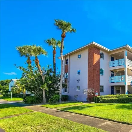 Buy this 1 bed condo on 3125 36th Street North in Saint Petersburg, FL 33713