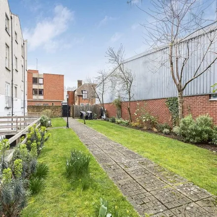 Rent this 2 bed apartment on Queensbridge Road in London, E2 8NS