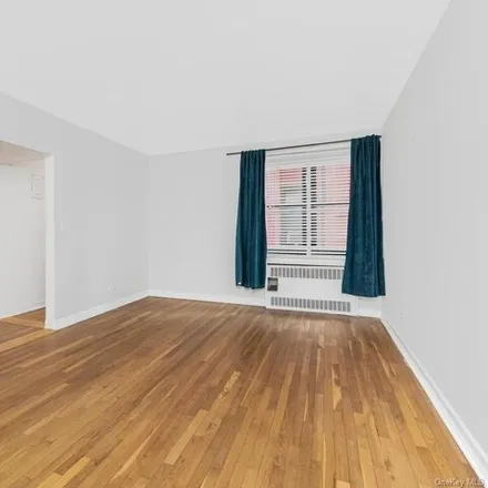 Image 1 - 512 Kappock Street, New York, NY 10463, USA - Apartment for sale