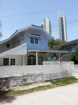 Rent this 2 bed house on Na Chom Thian