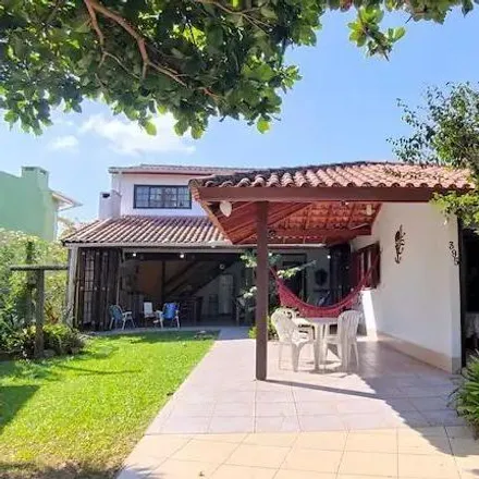 Image 1 - Rua Viúva Maria Antônia dos Santos, Centro, Garopaba - SC, 88495-000, Brazil - House for sale