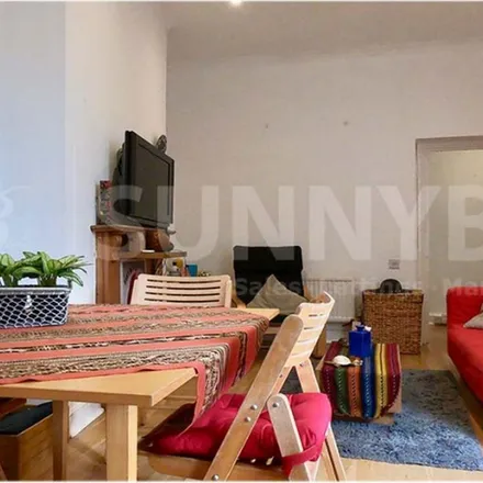 Image 2 - 98 Bedford Road, London, SW4 7RA, United Kingdom - Apartment for rent
