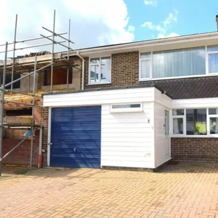 Buy this 4 bed duplex on Meadow Rise in Billericay, CM11 2ED
