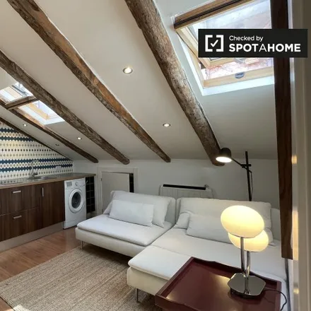 Rent this 1 bed apartment on Enrique Herreros in Calle de Alburquerque, 28010 Madrid