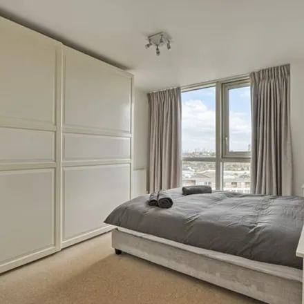 Image 2 - Wandle Trail, London, SW18 4DN, United Kingdom - Apartment for rent
