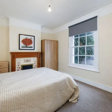 Image 3 - Hartfield Crescent, London, SW19 3SE, United Kingdom - Apartment for rent