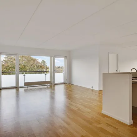 Rent this 5 bed apartment on Amager Landevej 42 in 2770 Kastrup, Denmark