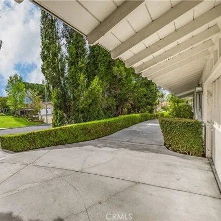 Image 9 - 5631 Chalon Road, Country Club, CA 92886, USA - House for sale