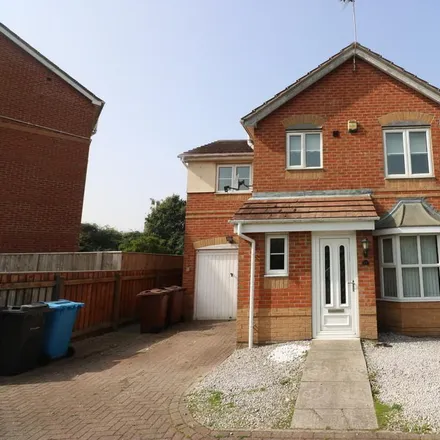 Rent this 3 bed house on 8 Templewaters in Hull, HU7 3JN