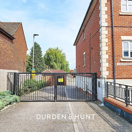 Image 5 - Valley Hill, Loughton, IG10 3AQ, United Kingdom - Apartment for rent