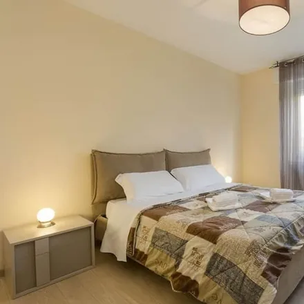 Rent this 2 bed apartment on 6942 Circolo di Vezia