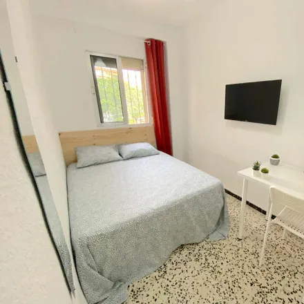 Rent this 4 bed room on Avenida Sánchez Pizjuán in 41071 Seville, Spain