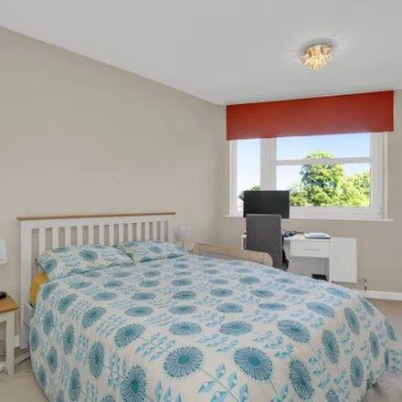 Image 8 - 25-36 Heathside, Weybridge, KT13 9YH, United Kingdom - Apartment for rent