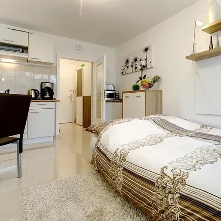 Rent this 1 bed apartment on Schleißheimer Straße 257 in 80809 Munich, Germany