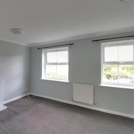 Rent this 2 bed apartment on unnamed road in London, UB4 0NW