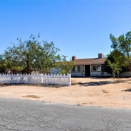 Buy this 3 bed house on 22261 Kayenta Road in Cotners Corner, Apple Valley