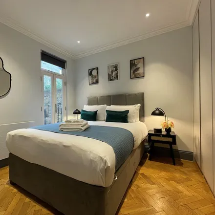 Rent this 3 bed apartment on 71 Margravine Gardens in London, W6 8RN