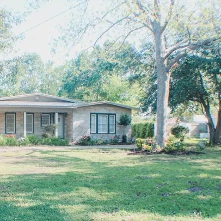 Buy this 2 bed house on 1599 West Main Street in Ville Platte, LA 70586