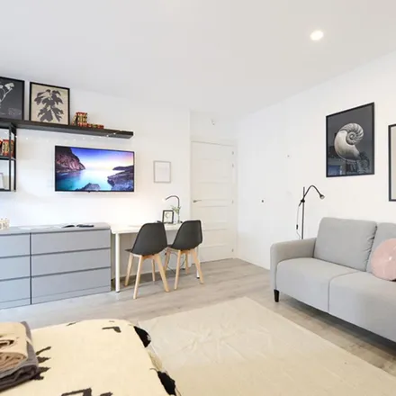 Rent this 4 bed apartment on Bizkaia Dorrea in Plaza Garellano, 48002 Bilbao