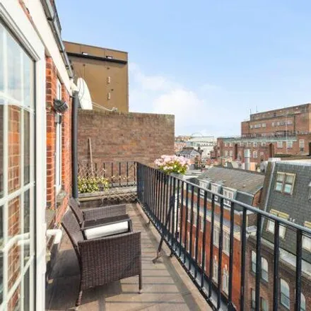 Image 3 - 36 Curzon Street, London, W1J 7TR, United Kingdom - Apartment for sale