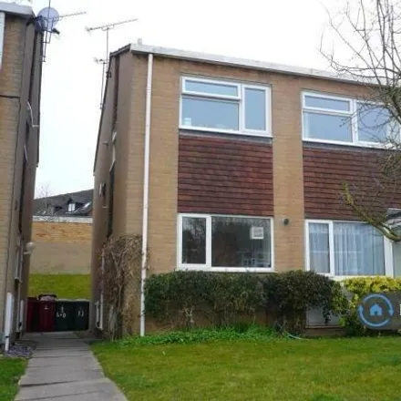 Rent this 2 bed room on Little Oaks Drive in Reading, RG31 5PA