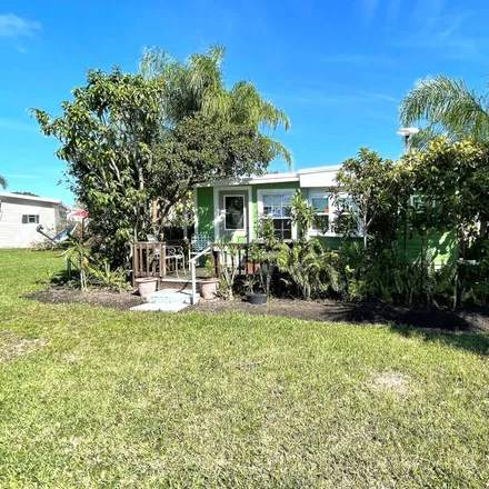 Buy this studio house on 4700 Ron Circle in Polk County, FL 33805