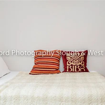 Image 7 - 14 Blackwell Avenue, Wood Street, GU2 8LU, United Kingdom - Apartment for rent