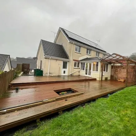 Image 3 - Bryn Deri Close, Adpar, SA38 9NP, United Kingdom - Duplex for sale