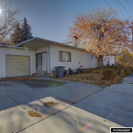 Rent this 3 bed house on 517 West Birch Street in Glenrock, WY 82637