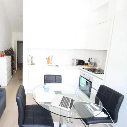 Image 3 - Clyde Square, London, E14 7TD, United Kingdom - Apartment for rent