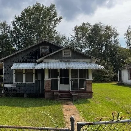 Buy this 2 bed house on 821 Convenience Street in Bogalusa, LA 70427