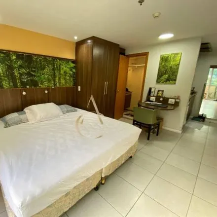 Buy this 2 bed apartment on Avenida Doutor Mário Guimarães in Centro, Nova Iguaçu - RJ