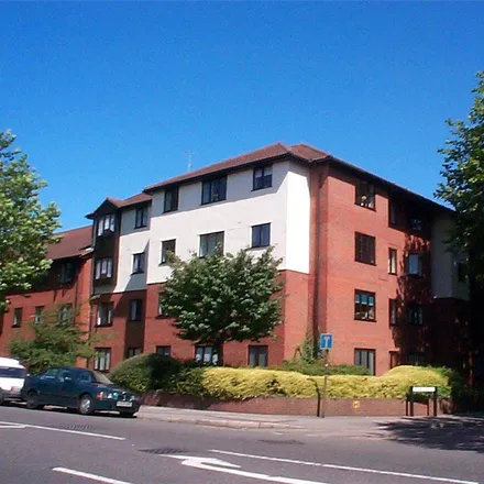 Image 7 - Sidney Road, Spelthorne, TW18 4QJ, United Kingdom - Apartment for rent