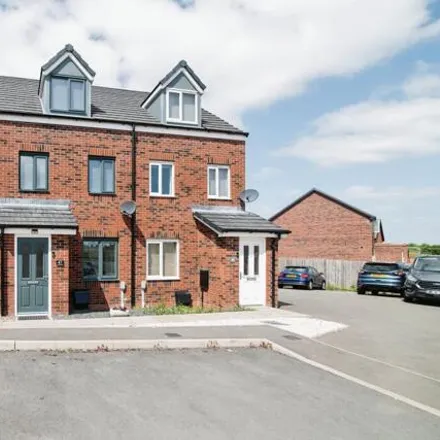 Buy this 3 bed townhouse on Laceby Close in Redditch, B97 6BU