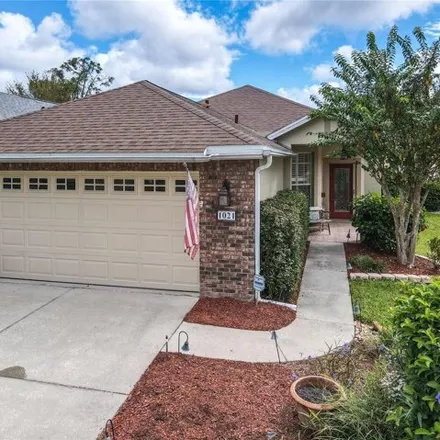Buy this 2 bed house on 1021 Saint Ives Court in Mount Dora, FL 32757