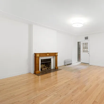 Rent this 3 bed apartment on 118 East 18th Street in New York, NY 10003